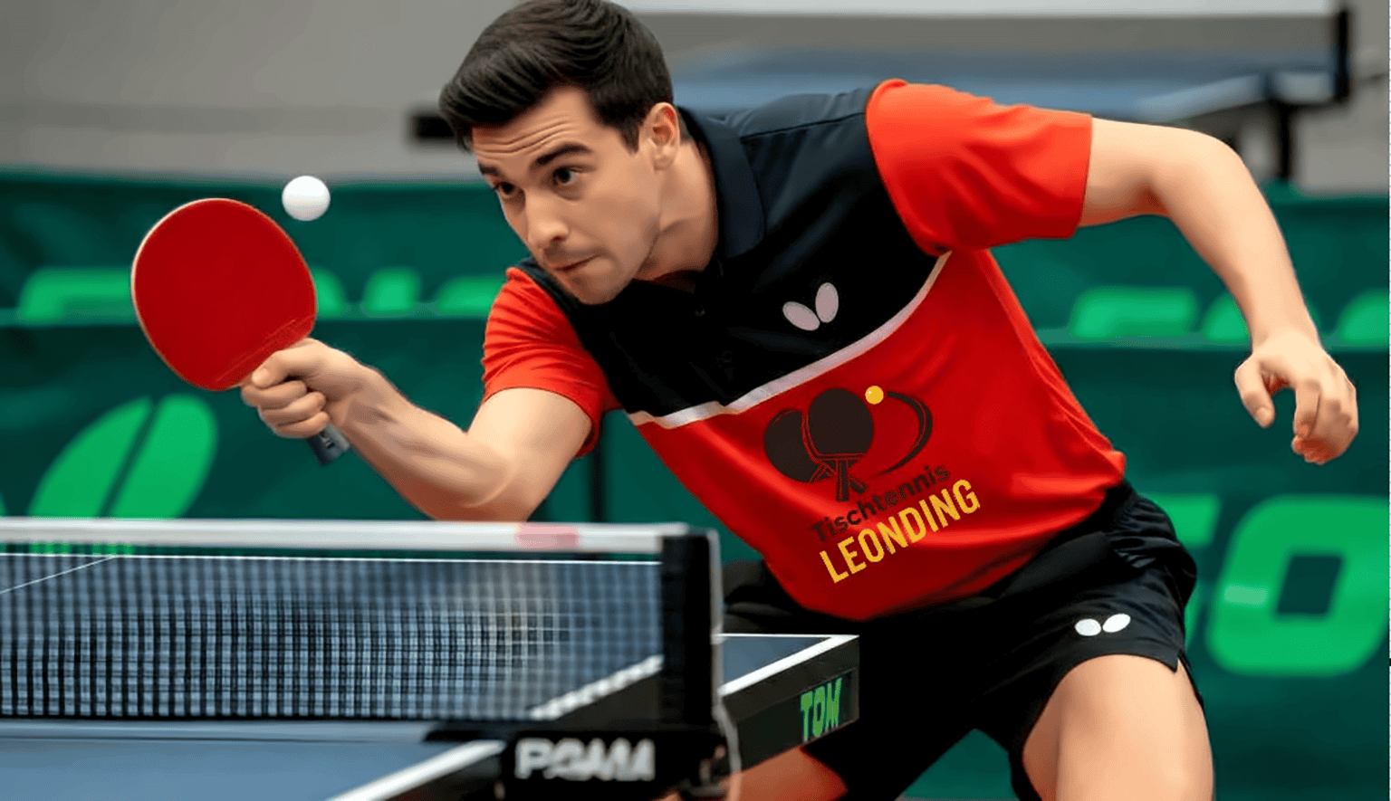 Tischtennis-Spieler in Aktion bei Leonding, Fokus auf Geschwindigkeit und Technik.