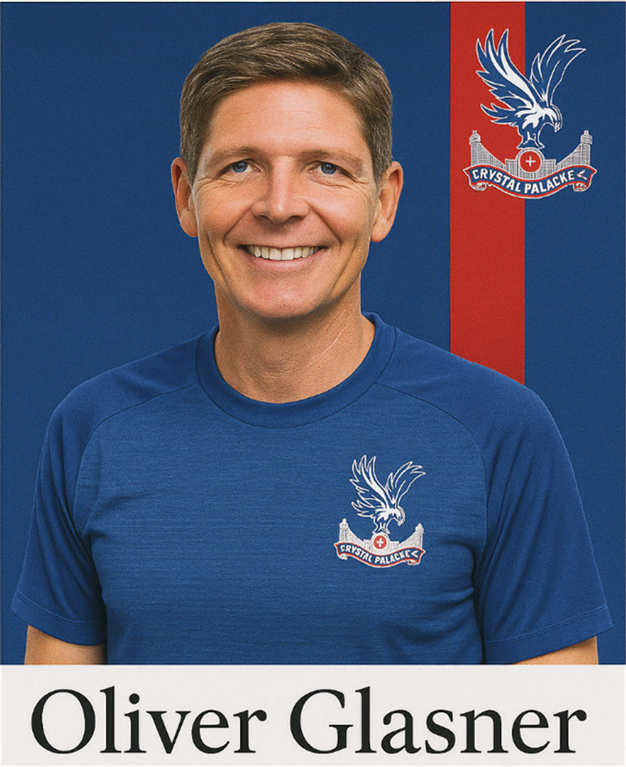 Tischtennis Leonding | Oliver Glasner – vom Verteidiger zum Taktikfuchs der Premier League Oliver Glasner im Crystal Palace-Trikot lächelt vor blauem Hintergrund.