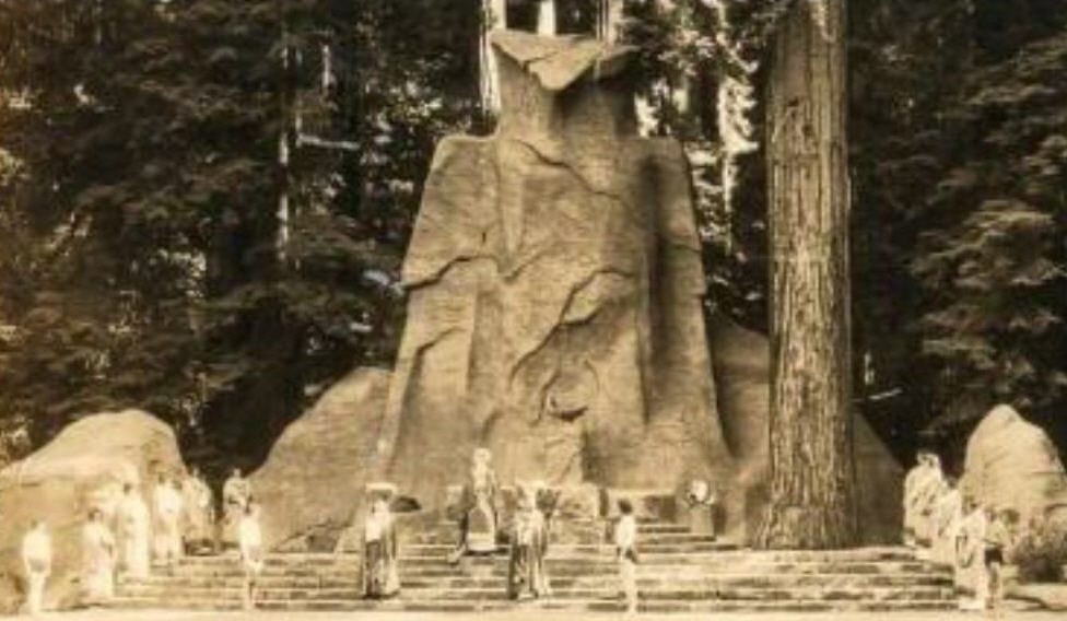 Bohemian Grove: Ein umfassender Bericht über den geheimnisvollen Herrenclub