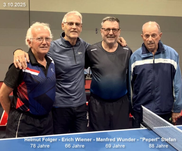 Tischtennis Leonding | Bilder „Tischtennis Leonding“ Elderly men beim Tischtennis-Treffen, Freude und Kameradschaft in sportlicher Atmosphäre.