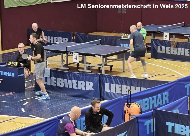 Rückblick auf die Seniorenmeisterschaft des OÖTTV in Wels am 10. und 11. Mai 2025 Tischtennis Seniorenmeisterschaft Wels 2025, lebendige Szene mit Spielern und Schiedsrichtern.